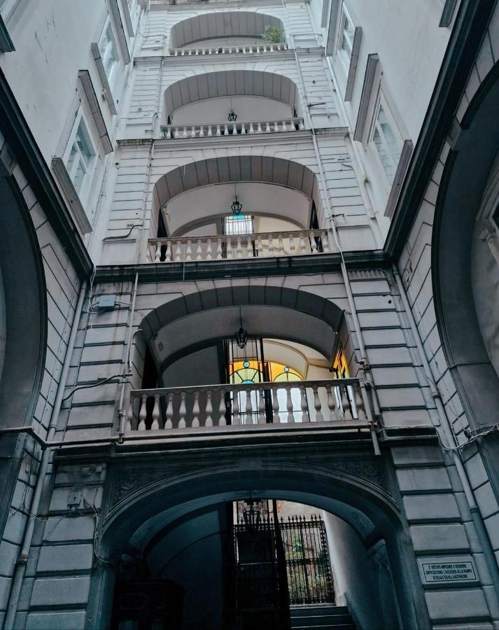 Отель La Terrazza Delle Fate Неаполь Экстерьер фото