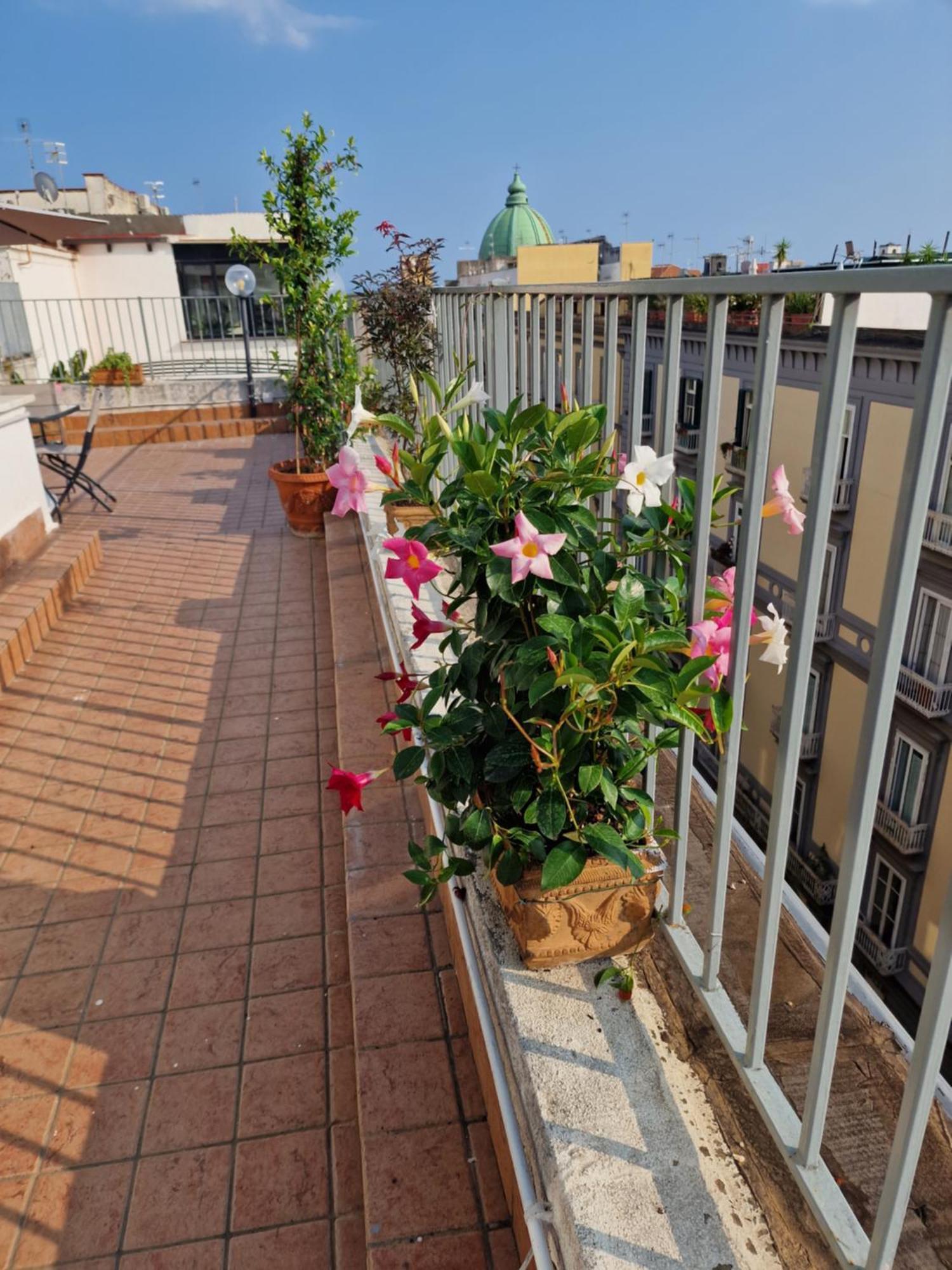 Отель La Terrazza Delle Fate Неаполь Экстерьер фото