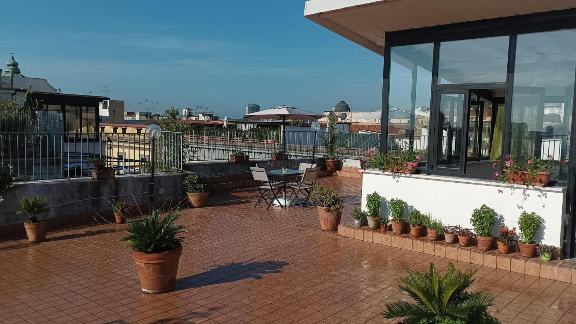 Отель La Terrazza Delle Fate Неаполь Экстерьер фото