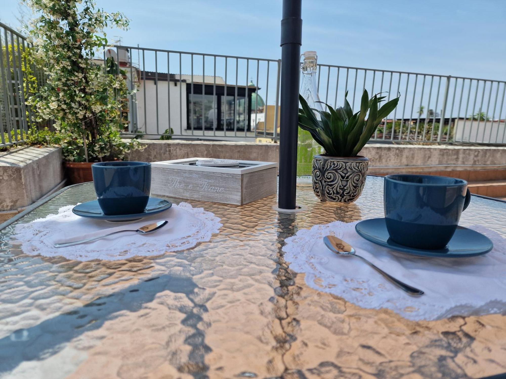 Отель La Terrazza Delle Fate Неаполь Экстерьер фото